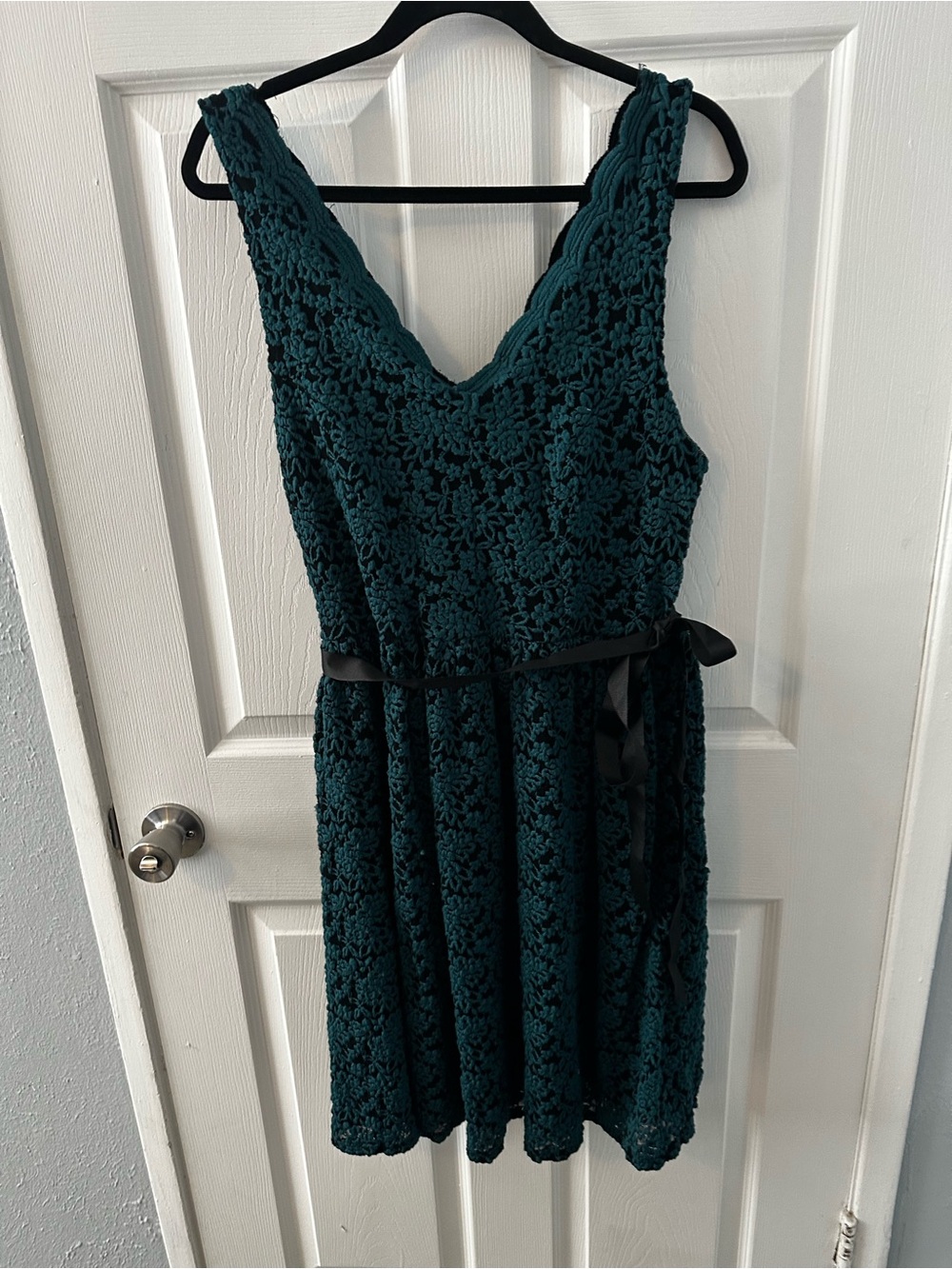 Yellow Star Sleeveless Teal Lace Midi Dress with Black Satin Waist Tie - Size 2x
